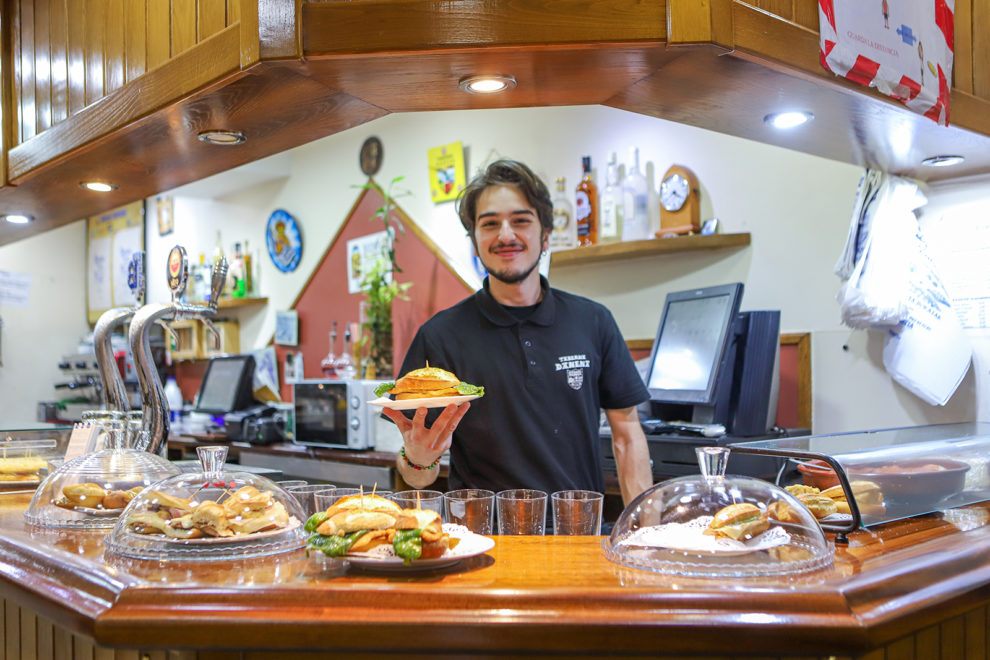 Bar Danena, Zaharrean, Alde Zaharreko Merkatarien Elkartea, Centro Comercial de la Parte Vieja de San Sebastián