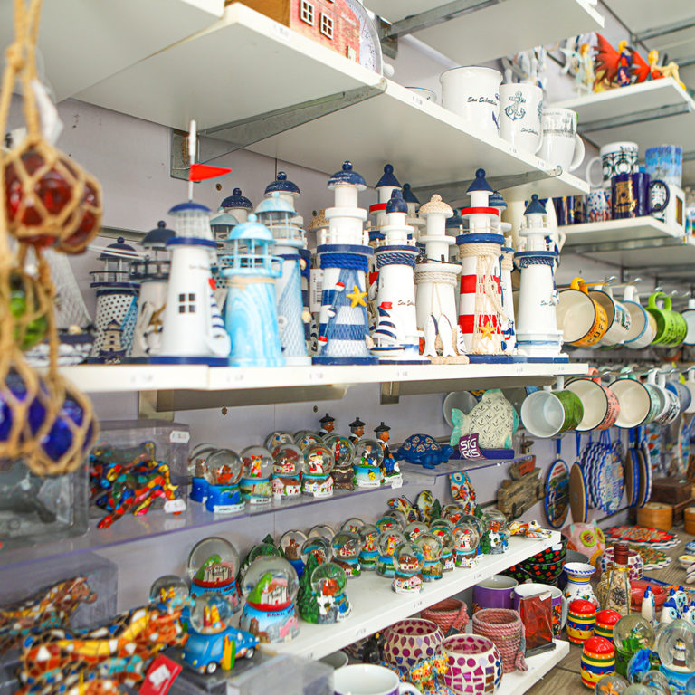 Bazar Aquarium, Zaharrean, Alde Zaharreko Merkatarien Elkartea, Centro Comercial de la Parte Vieja de San Sebastián