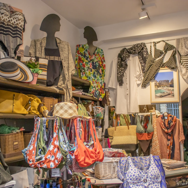BOUTIQUE ESTHER, Zaharrean, Alde Zaharreko Merkatarien Elkartea, Centro Comercial de la Parte Vieja de San Sebastián